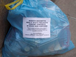Sacchetto di spazzatura non conforme